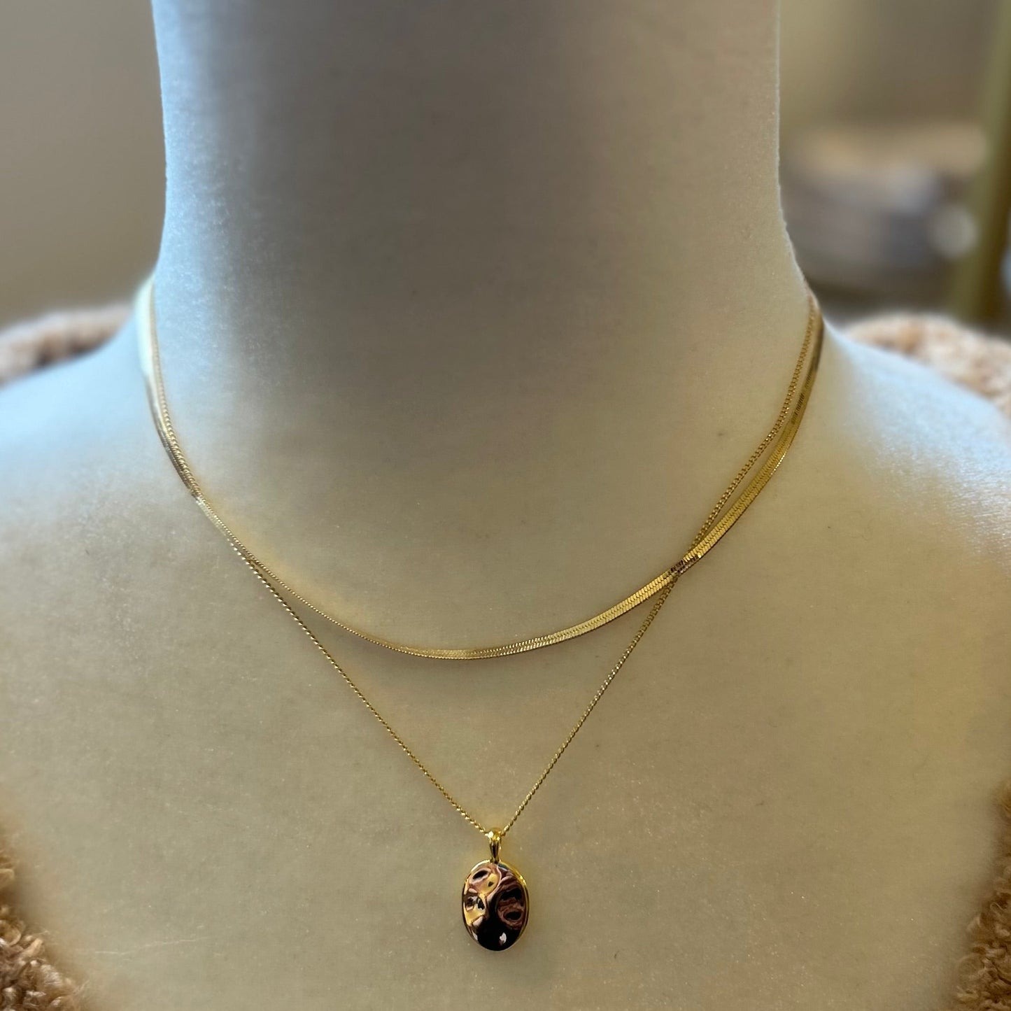 Layered Hammered Oval Pendant Necklace in Gold