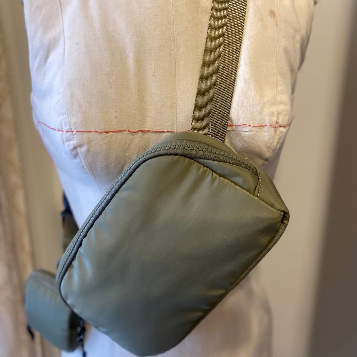 OLIVE BELT BAG/CROSSBODY