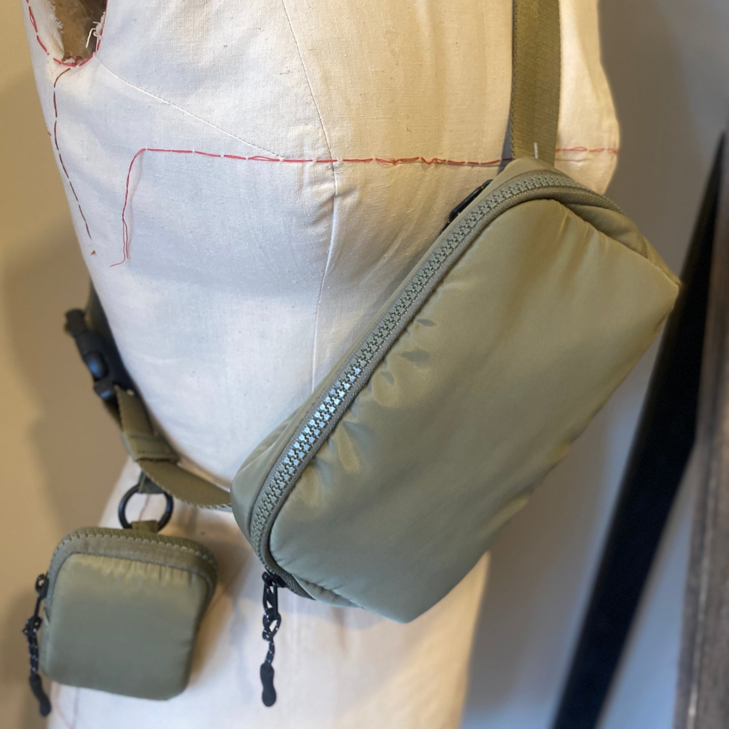 OLIVE BELT BAG/CROSSBODY