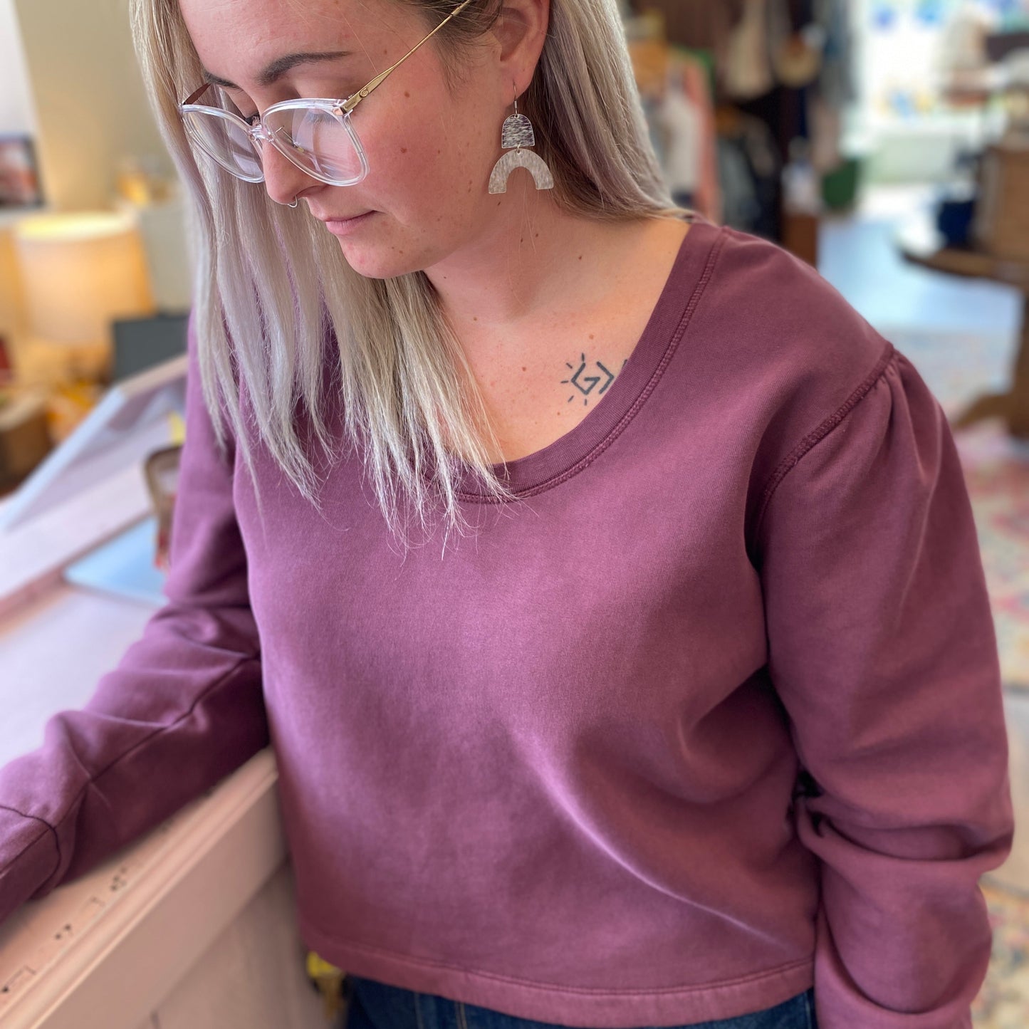 RAYA PLUM U BACK CREWNECK by DEAR JOHN