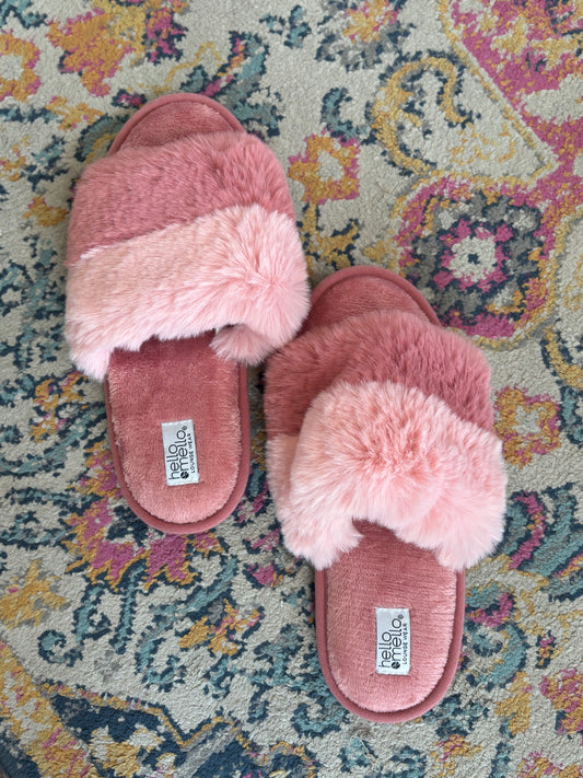 WOMEN'S SLIPPERS IN BERRY PINK SIZE 9/10